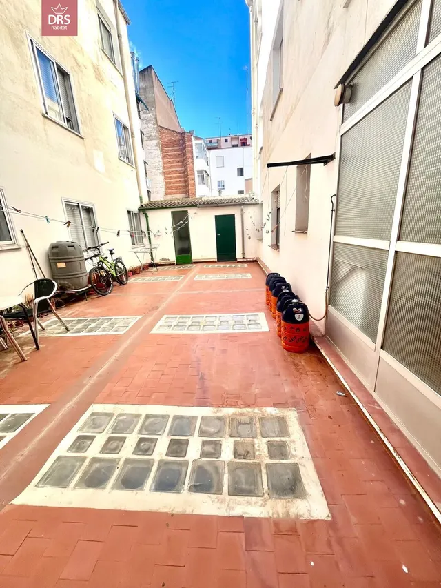 Primera planta sin ascensor con patio — 16