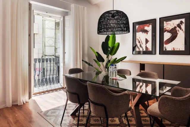 Exclusivo piso de 130 m2 y 4 dormitorios junto al Ayuntamiento de Valencia — 2