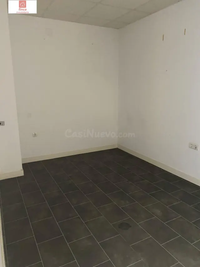 VENTA EN BADAJOZ, ZONA VALDEPASILLAS, LOCAL COMERCIAL PLANTA - foto 5