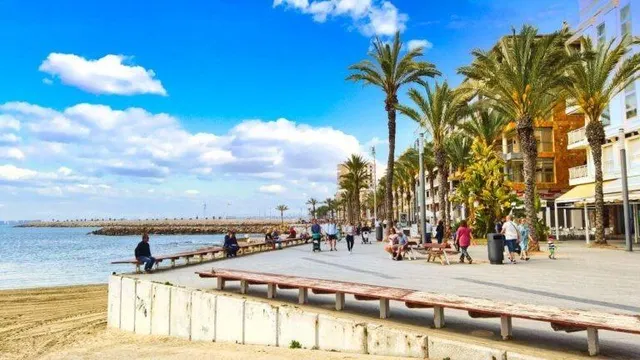 APARTAMENTO DE NUEVA CONSTRUCCIÓN EN TORREVIEJA — 17