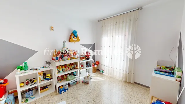 Amplio piso de 4 habitaciones en el centro de Vilanova del Camí — 5
