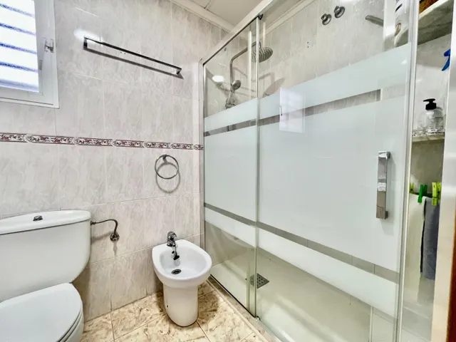 IMPECABLE VIVIENDA DE 2 habitaciones + PARKING EN PLENA AVENIDA DE LAS HABANERAS, A TAN SOLO 450m DE LA PLAYA — 45