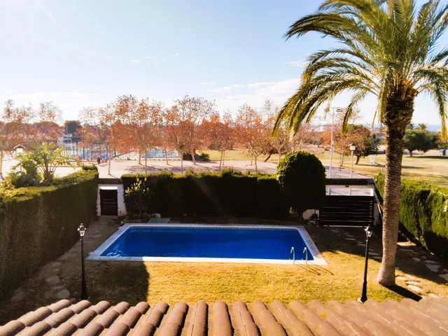 🌟 Impresionante casa unifamiliar a cuatro vientos con jardín - foto 2