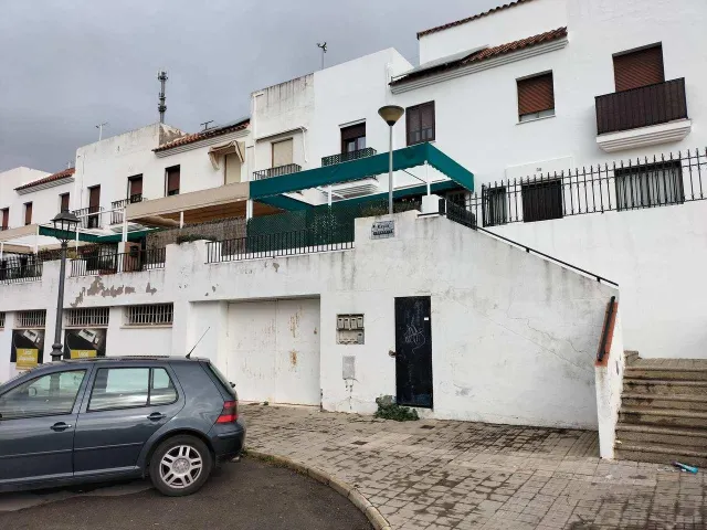 Local de amplia superficie en planta baja y planta -1 - foto 3