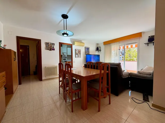 Excelente piso de 4 habitaciones con terraza, plaza de garaje y trastero en Roc Blanc (Terrassa) — 5