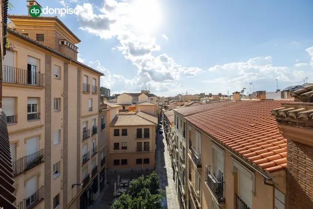 Piso y cochera en venta junto Acera de Darro. — 28