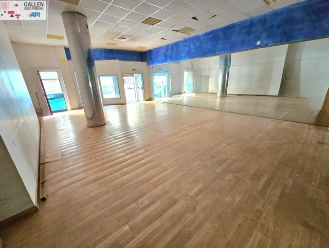 LOCAL COMERCIAL MUY AMPLIO EN ZONA AVENIDA ALMAZORA — 3