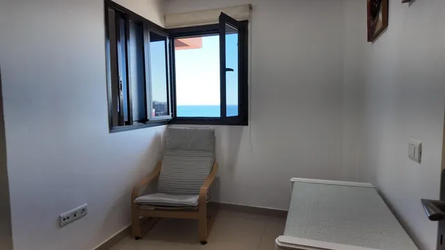 Se alquila piso en primera línea de playa en taliarte con plaza de garaje Telde Las Palmas — 8