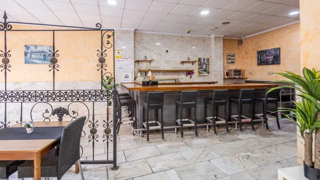 Local comercial listo para restaurante en pleno centro de Torrevieja — 8