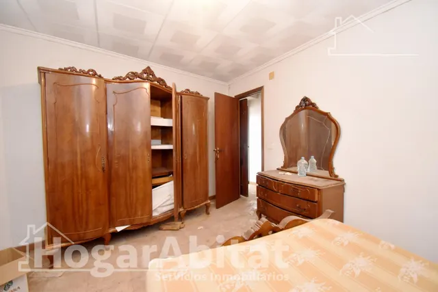 Espaciosa casa con local comercial, dos terrazas y balcón — 10