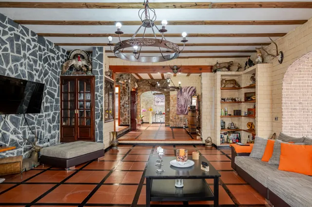 Finca de 20.000 m2 con vivienda principal, apartamento independiente y espacio para toda la familia — 9