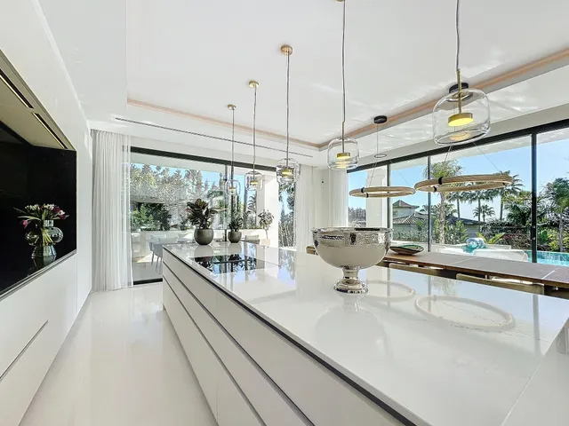 Moderna villa de lujo en la prestigiosa urbanización de Sierra Blanca, Marbella — 9