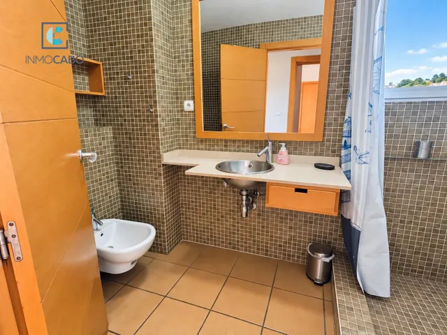 VIVIENDA CON TERRAZA, VISTAS AL MAR Y GARAJE EN LAS ROCALLAS — 21