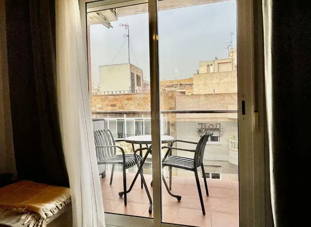 Apartamento con piscina comunitaria, Alicante, Torrevieja. 2 habitaciones, 53 m2, 1,4 kilómetros del mar — 6
