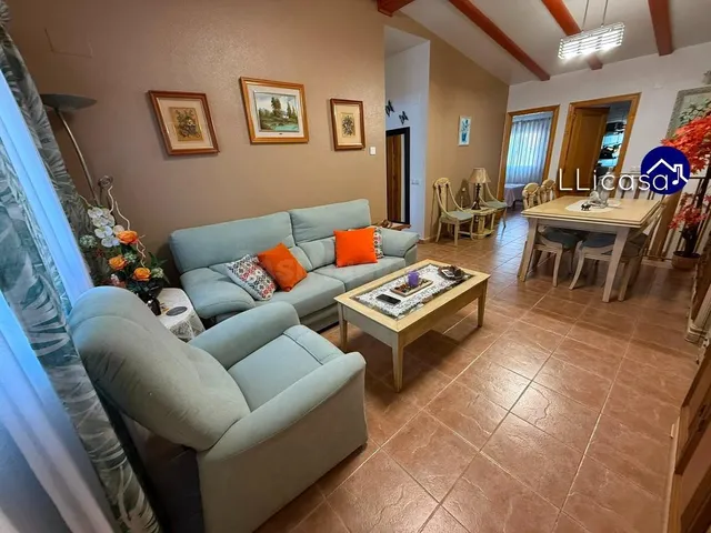 Descubre tu nuevo hogar en la Pobla de Vallbona: un paraíso  - foto 5