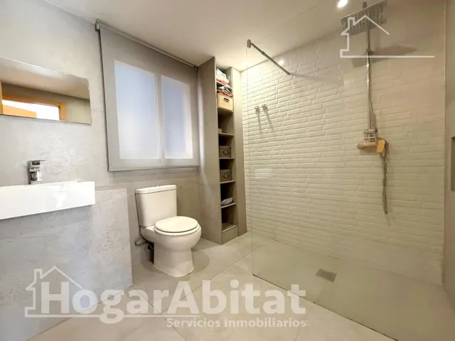 Excelente ubicación y reforma integral en este luminoso piso exterior con terraza, garaje y piscina comunitaria — 38