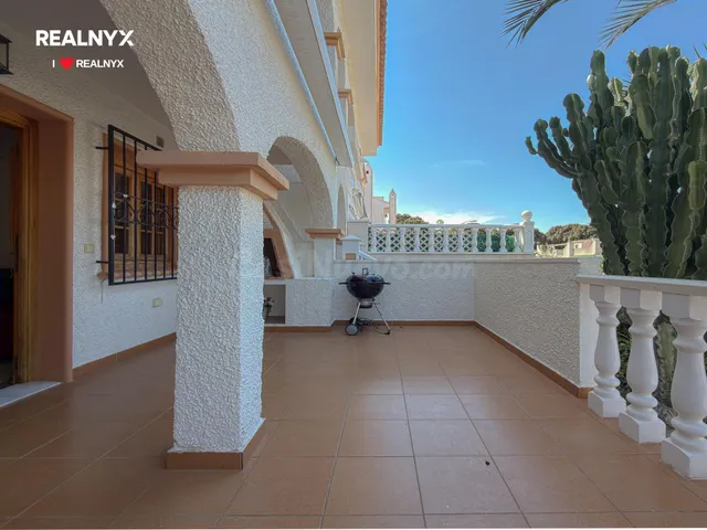 Novedad! Espectacular Bungalow con enorme terraza y ubicación privilegiada + Piscina comunitaria con zonas ajardinadas — 23