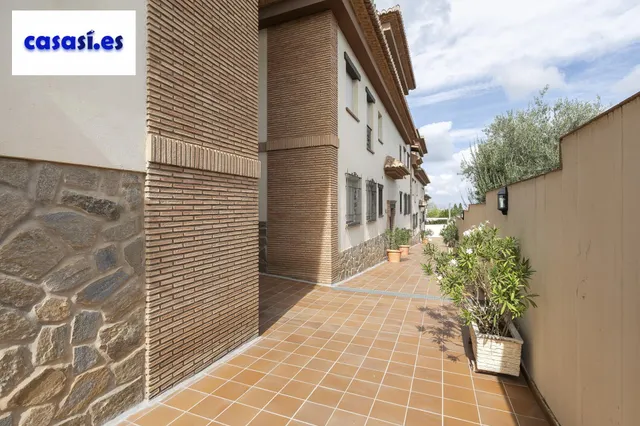 Ático en venta en La Zubia — 27