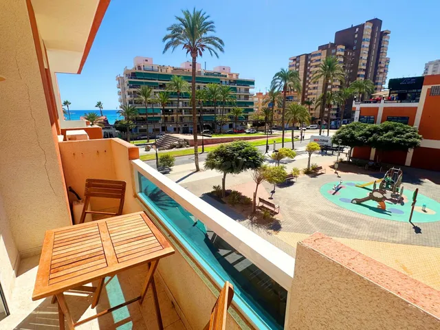 APARTAMENTO AMPLIO Y LUMINOSO EN EL CAMPELLO A SOLO 100 METR - foto 2