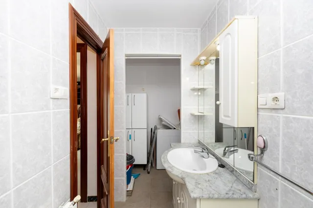 PISO DE 3 DORMITORIOS CON TERRAZA Y VISTAS EN EL ZAIDÍN – 5.ª PLANTA CON ASCENSOR — 30