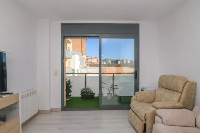 Impecable y céntrico en Manresa: 3 hab, suite y balcón — 4