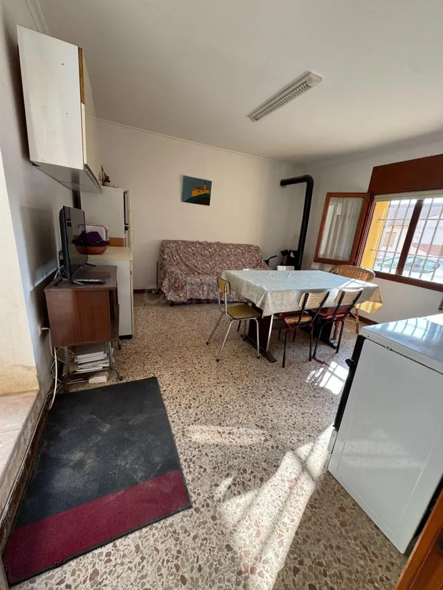 Venta de casa en Calle Ramon y Cajal 52 más huerto de 1.810m - foto 2