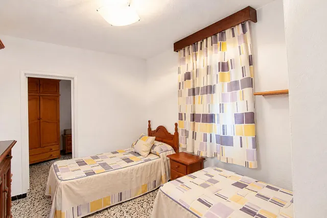 En venta casa pareada de 4 habitaciones, con patio y terraza, barriada las flores — 13