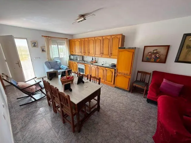 Finca rústica con cortijo, nave agrícola, olivar y derechos  - foto 5