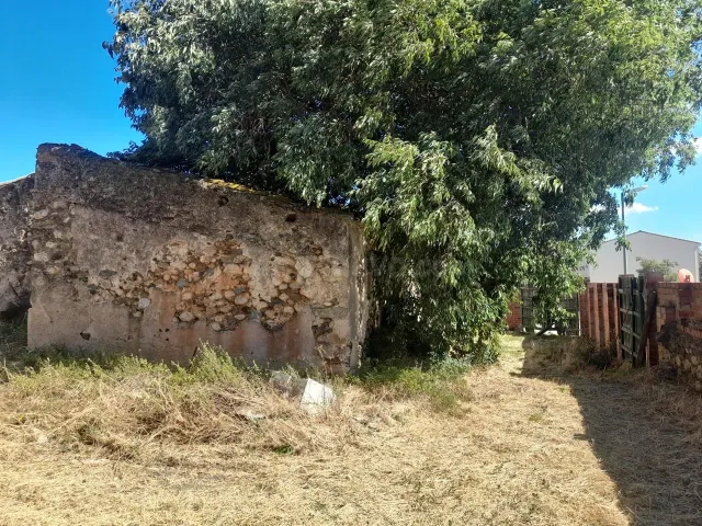 Fantástico terreno urbano en el centro de Garriguella. - foto 4