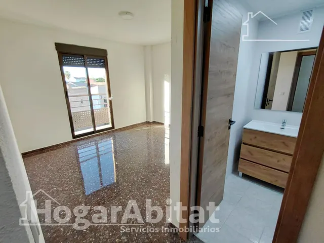 Amplitud y confort a estrenar en este luminoso piso reformado con balcón y ascensor — 9