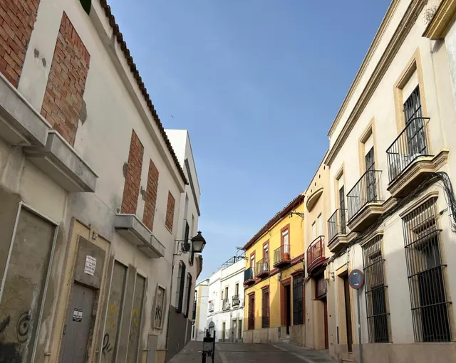 CASA DE VECINOS CON 8 APARTAMENTOS — 29