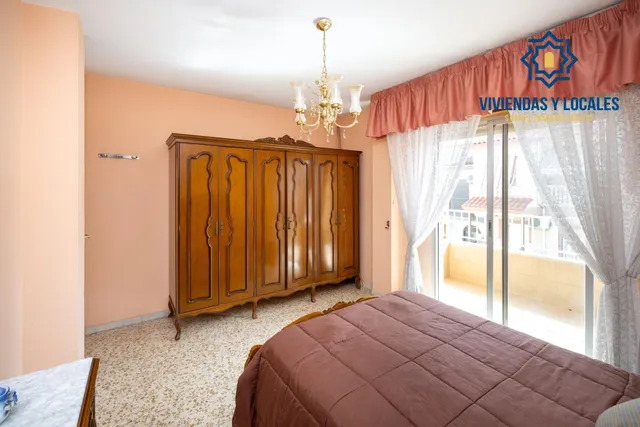 FANTASTICA CASA ADOSADA EN MARACENA — 24