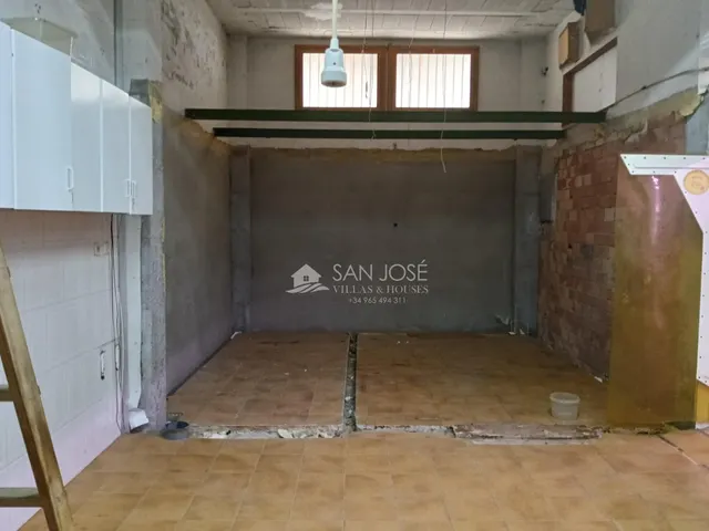Se vende local comercial con sotano preparado para supermercado en buena zona de Aspe — 35