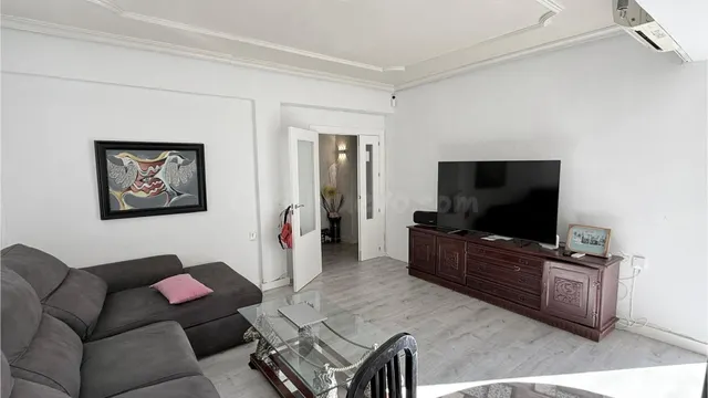 Piso amueblado de 3 dormitorios con balcones en Yecla — 2