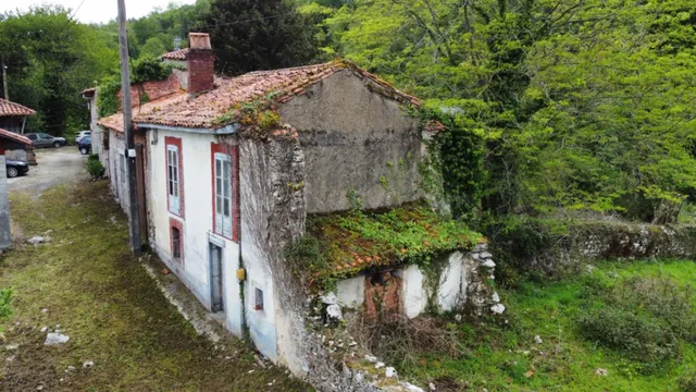 VENTA DE 2 CASAS A 2 KM DE LA PLAYA DE GUADAMIA