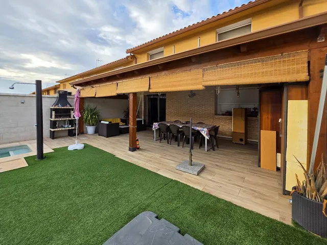Precioso chalet adosado de 4 dormitorios con piscina privada y garaje en Carranque — 6