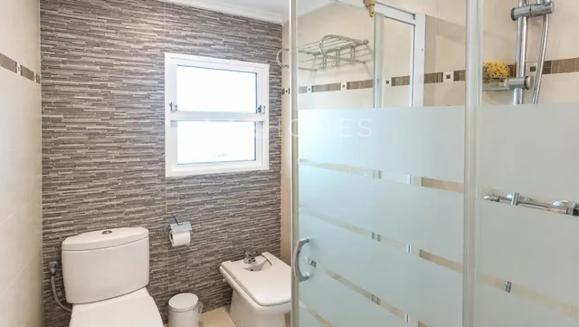 Vivienda reformada en 11ª planta con vistas panorámicas — 13