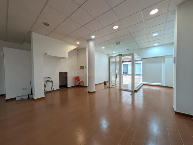Amplio Local Comercial en el Centro de Ayamonte, Ideal para  - foto 3