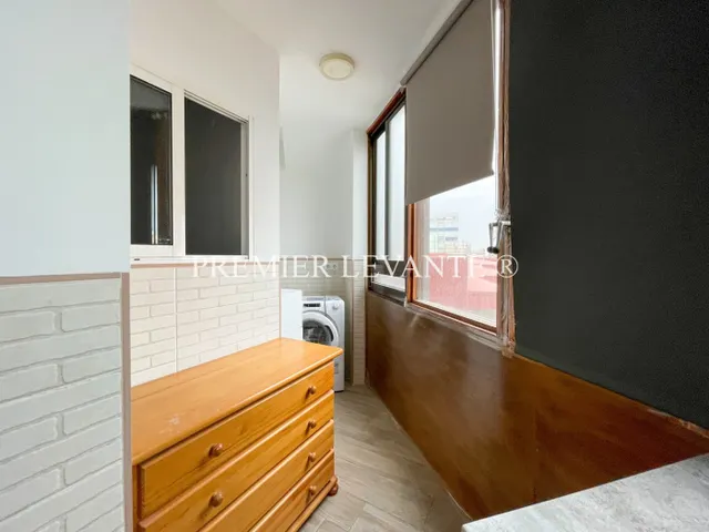 Vivienda en Centro, 4 hab y 2 baños, reformada, con ascensor. — 12