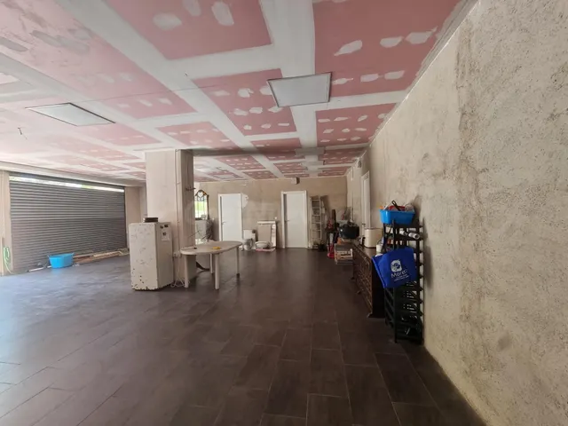 OPORTUNIDAD ÚNICA – Local comercial de 140 m2 en zona de alt - foto 4
