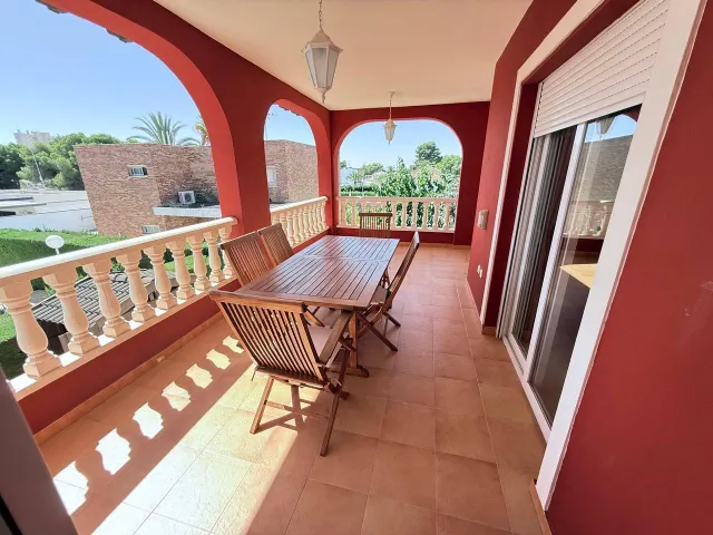 Espectacular chalet en Dehesa de Campoamor con piscina privada a 5 minutos andandoa la playa. — 45