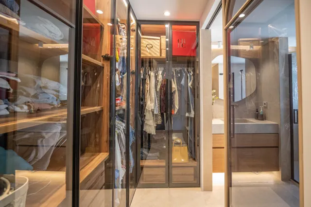 Impresionante Vivienda de Lujo con Diseño Moderno y Comodidades Exclusivas — 38