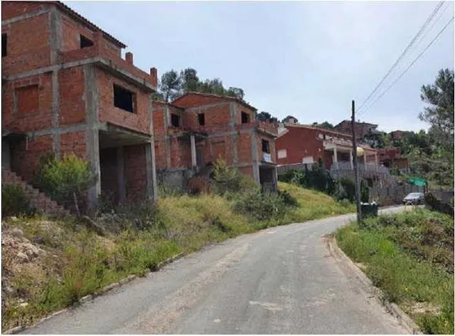Cuatro casas en contrucción. — 6