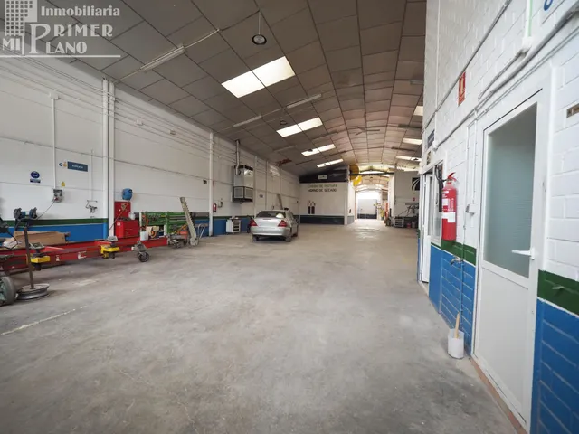Amplia Nave Industrial en Tomelloso - Oportunidad Única por  - foto 5