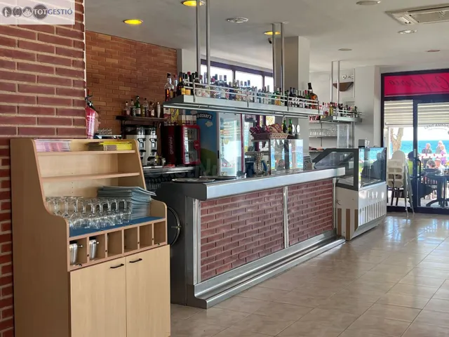 ¡Traspaso de Bar/Restaurante en Paseo Marítimo - Una Oportun - foto 2