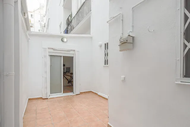 BAJO CON DISTRIBUCIÓN DE VIVIENDA Y PATIO EN GRAU DE VALENCIA — 22