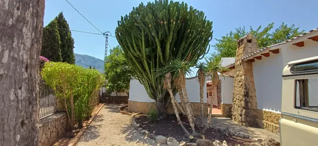 Alquiler anual  Chalet en zona Santa Lucía, con amplia parcela y todas las comodidades — 37