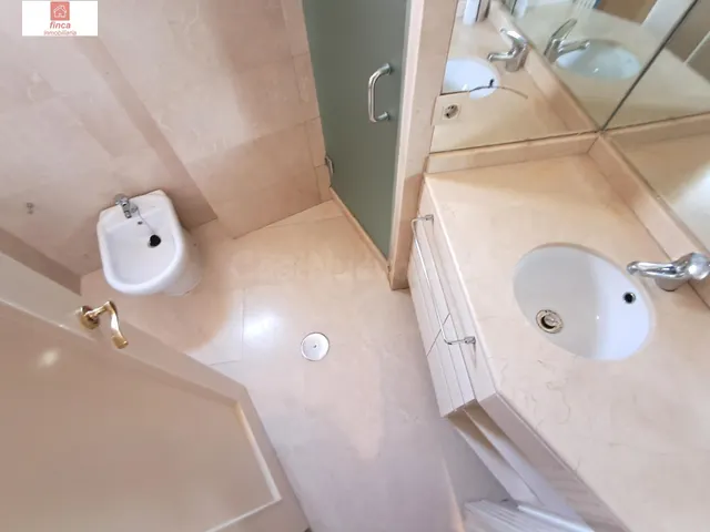 ALQUILER EN MONTIJO, ZONA CENTRO, PISO AMUEBLADO, CON ASCENS - foto 4