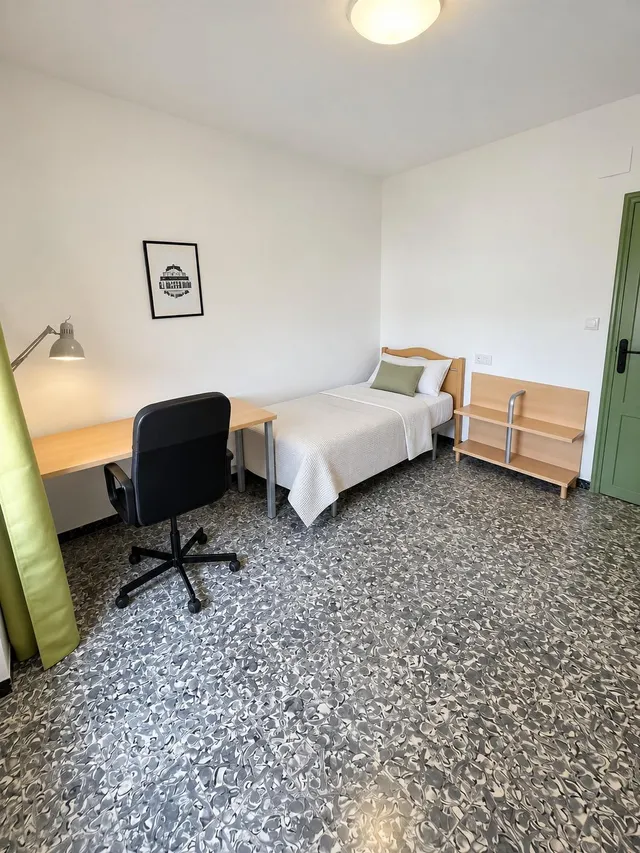 Piso de 3 hab. cerca universidad — 11