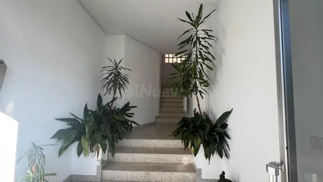 Piso céntrico de tres dormitorios en Cuntis para entrar a vi - foto 3
